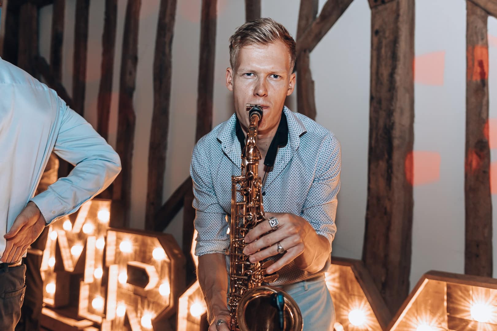 DJ AND SAX ESSEX BEST AROUND